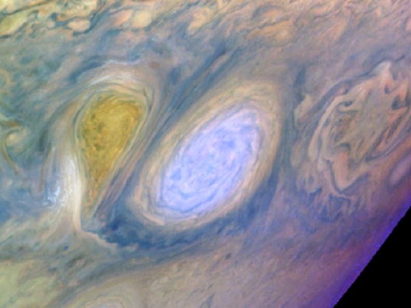 Scientist Begin Retrieving Data From Galileo After Close Call With Jupiter