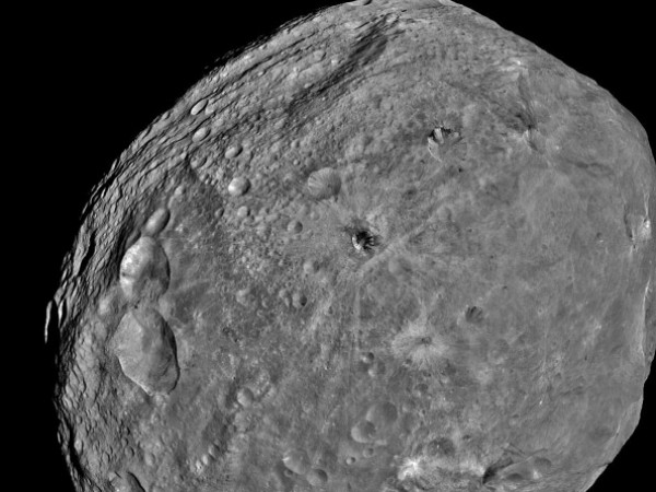 NASA's Dawn Spacecraft Sends back Pictures Of Vesta Asteroid