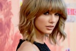 Singer Taylor Swift attends the 2015 iHeartRadio Music Awards