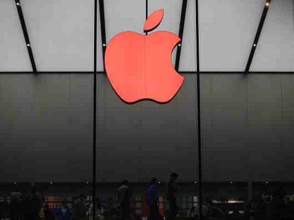 Hangzhou Apple Store Turns Logo Into Red For World AIDS Day