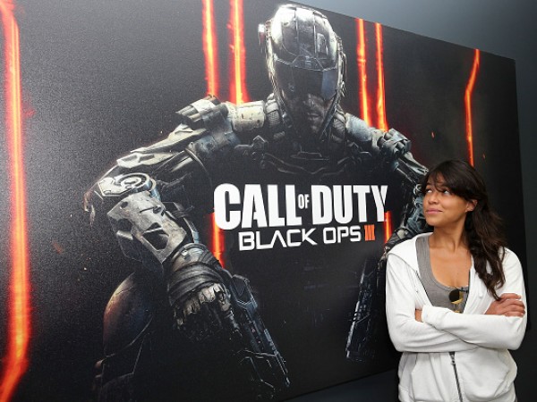 Michelle Rodriguez Plays Call Of Duty: Black Ops 3 Beta From Treyarch Studio